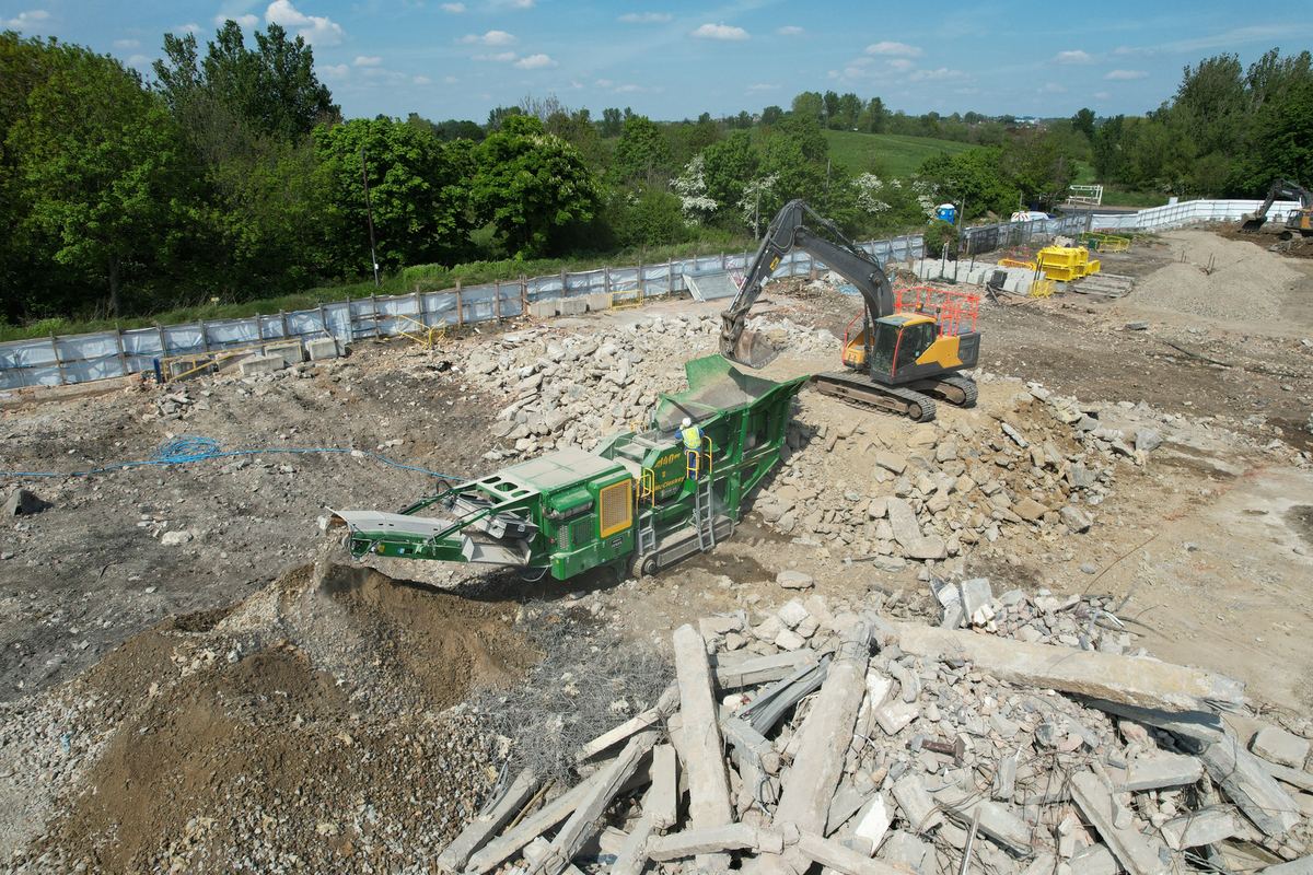 Mobile crusher processing demolition concrete on site